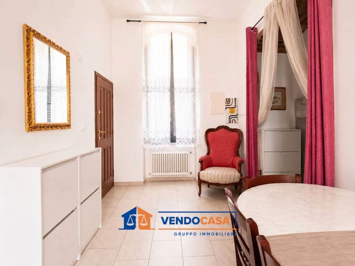 Appartamento quadrilocale in vendita in Via Giuseppe Pirinoli, Porto Maurizio, Imperia