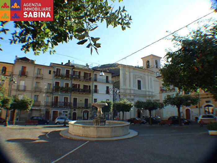 Appartamento quadrilocale in vendita in Via Nazionale, Antrodoco
