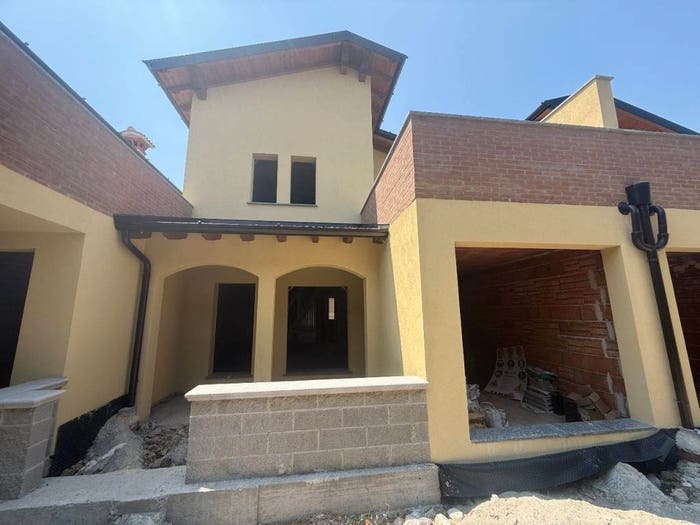 Casa quadrilocale in vendita in Via Aprile, Castelverde