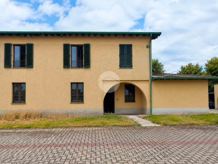 Casa quadrilocale in vendita in Via Trieste, Casalbuttano, Casalbuttano ed Uniti