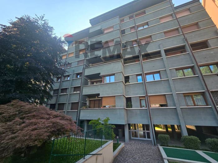 Appartamento quadrilocale in vendita in Via Val Maira, Prato Centenaro, Milano