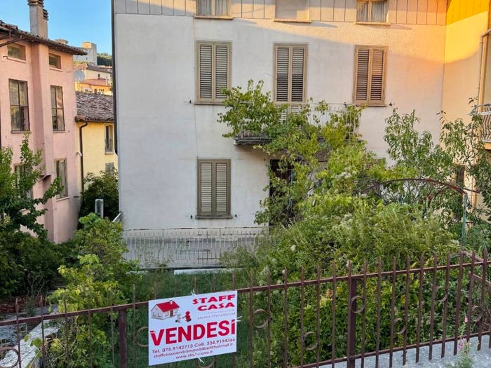 Casa quadrilocale in vendita in Viale Roma, Centro, Gualdo Tadino