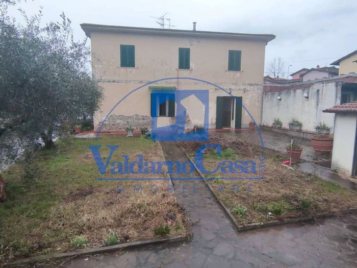 Appartamento con 6 locali in vendita in Viale Guglielmo Marconi, Pian Di Scò, Castelfranco Piandisco