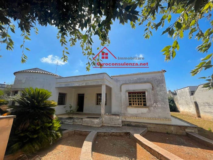Casa con 5 locali in vendita in Via Racale, Melissano