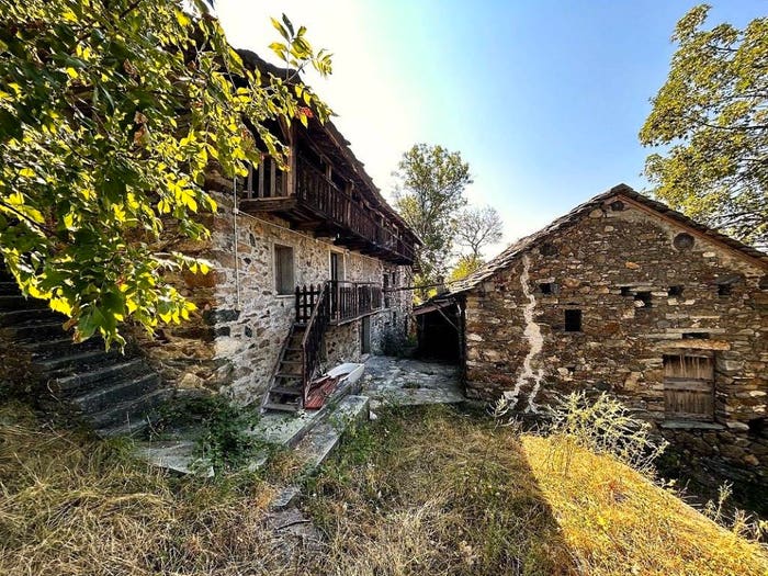 Casa quadrilocale in vendita in Regione Olinello, Carema
