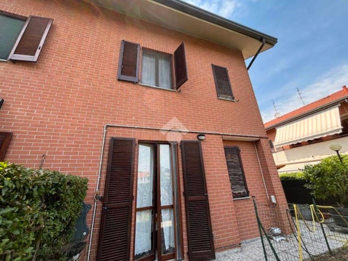 Casa trilocale in vendita in Via Tarvisio, Centro, Limbiate