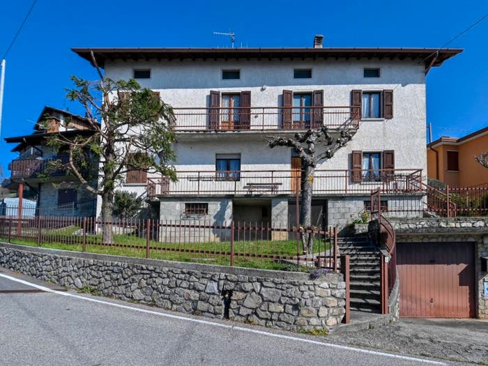 Casa con 6 locali in vendita in Via Amora Bassa, Amora, Aviatico