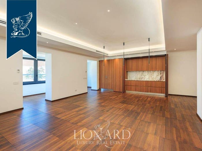 Appartamento con 6 locali in vendita in Via Borgospesso, Quadrilatero della Moda, Milano