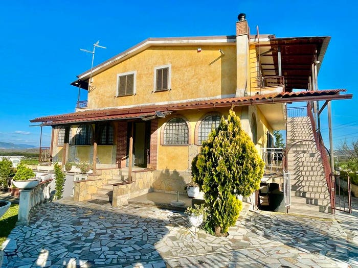 Casa con 6 locali in vendita in Via Giacomo Leopardi, Grezzano Pian Delle Rose, Nepi