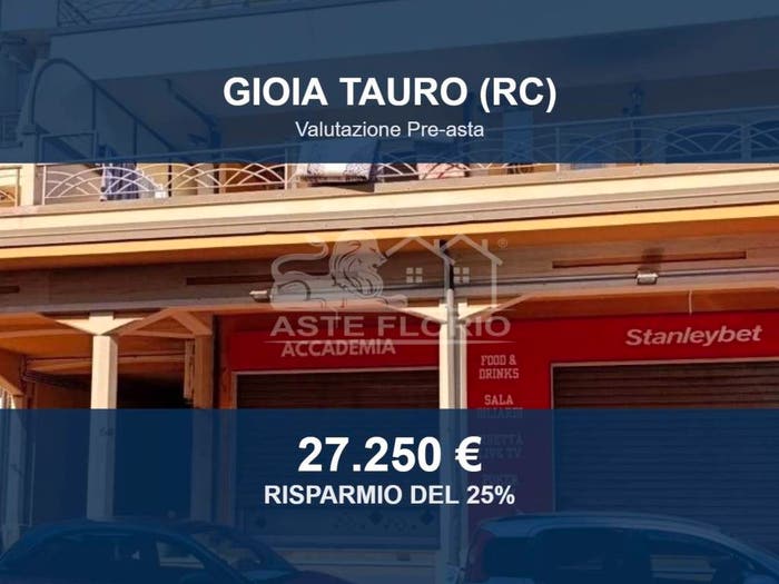 Appartamento con 5 locali in vendita in Via Corrado Alvaro, Gioia Tauro