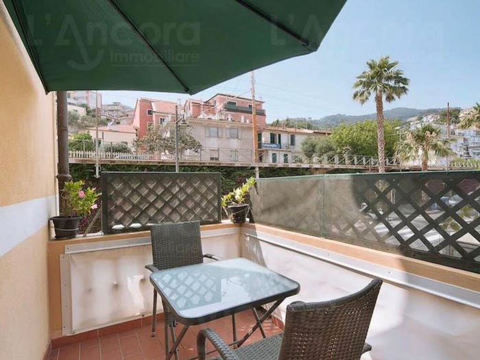Appartamento quadrilocale in vendita in Via Dante Alighieri, Laigueglia