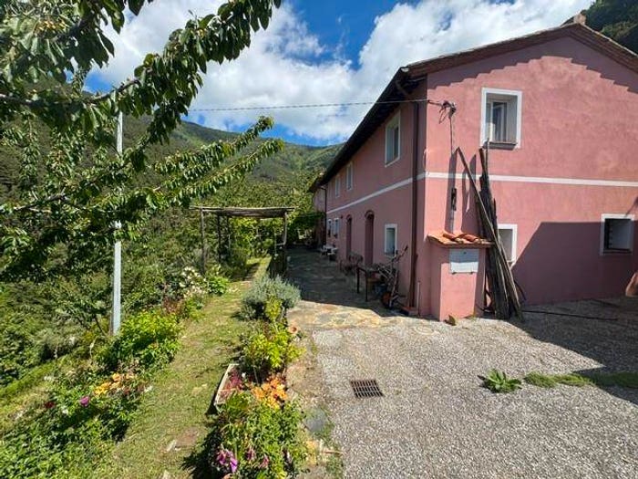 Casa con 6 locali in vendita in Centro, Calci