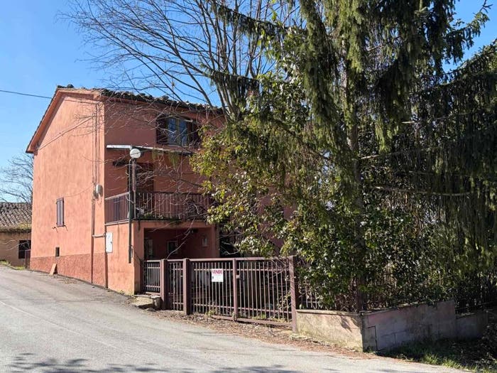 Casa con 5 locali in vendita in Camerino