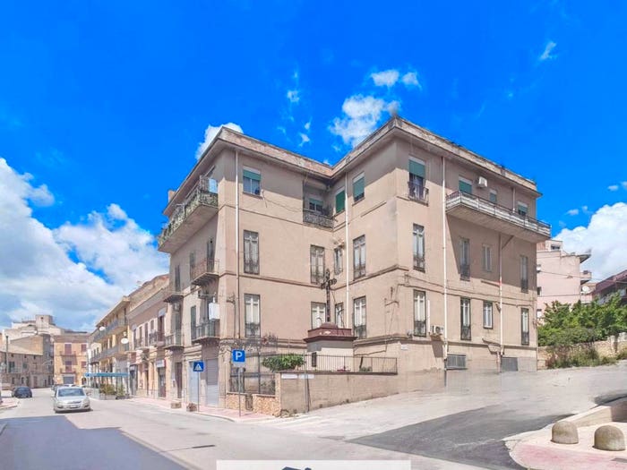 Appartamento con 6 locali in vendita in Via Regina Elena, Canicattì