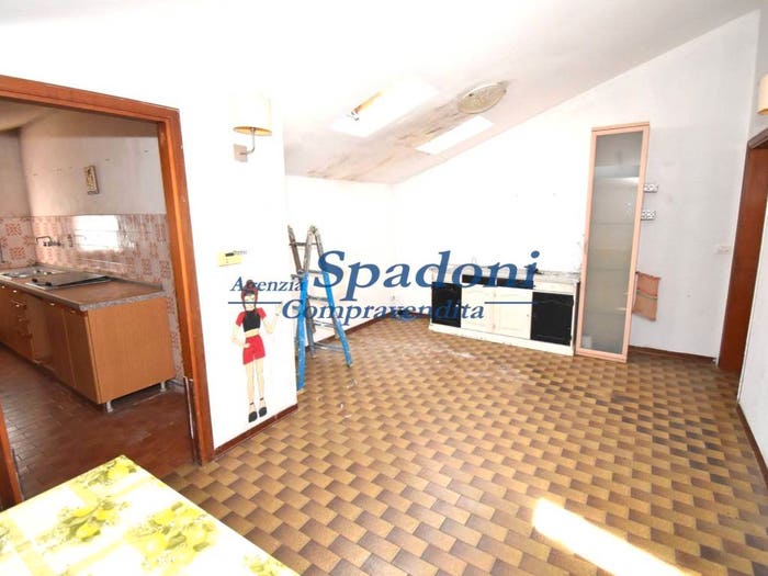 Appartamento con 6 locali in vendita in Via Poggio alla Cavalla, Centro, Lamporecchio