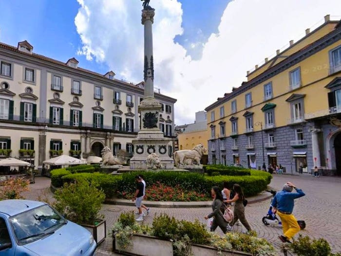 Appartamento quadrilocale in vendita in piazza DEI MARTIRI, Chiaia, Napoli