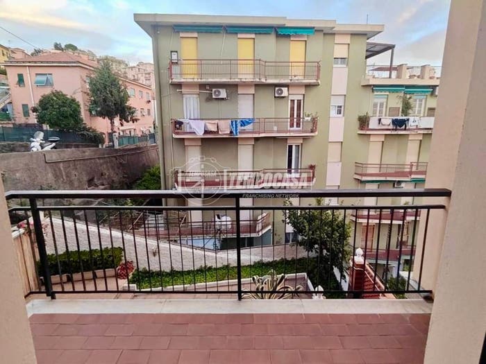 Appartamento quadrilocale in vendita in Viale Villini Rollino, Sestri Ponente, Genova