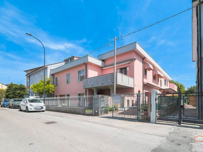 Casa con 6 locali in vendita in Via Ronco, Gallery Rubicone, Ravenna