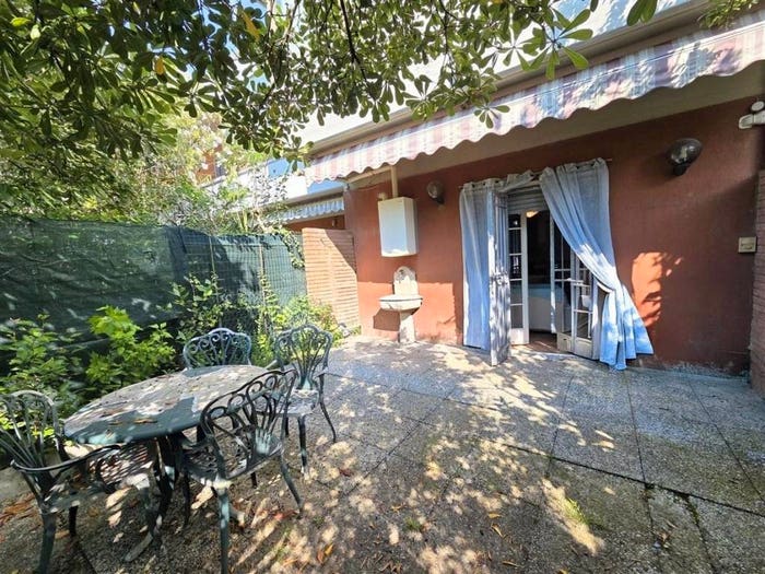 Casa bilocale in vendita in Marina di Massa Centro, Massa