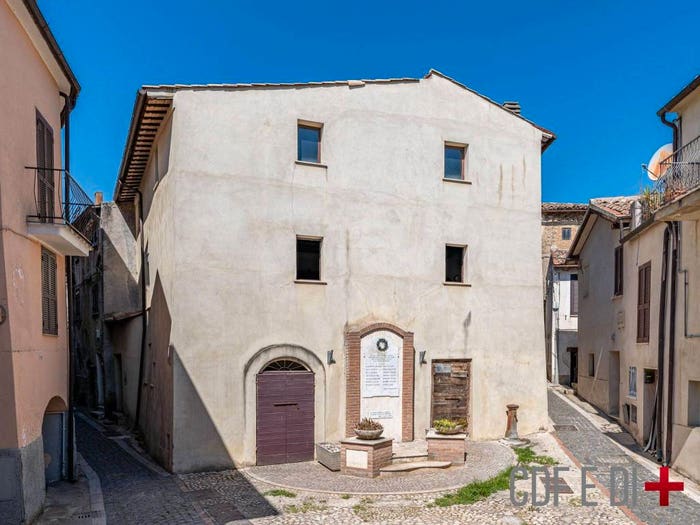 Casa quadrilocale in vendita in Strada Provinciale di Poggio Nativo, Poggio Nativo