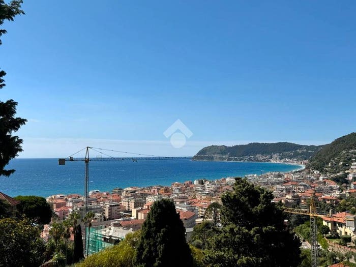 Appartamento trilocale in vendita in Via Rangè, Collina Centrale Parco Fuor del Vento, Alassio