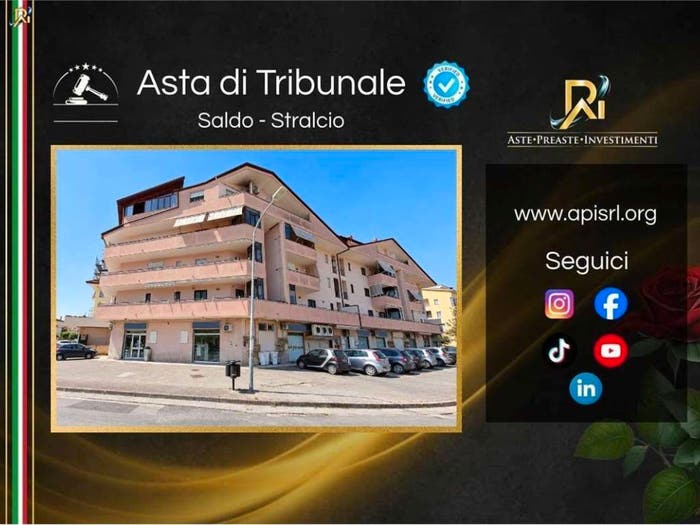 Appartamento quadrilocale in vendita in Strada TeverolaCarinaro SNC, Teverola