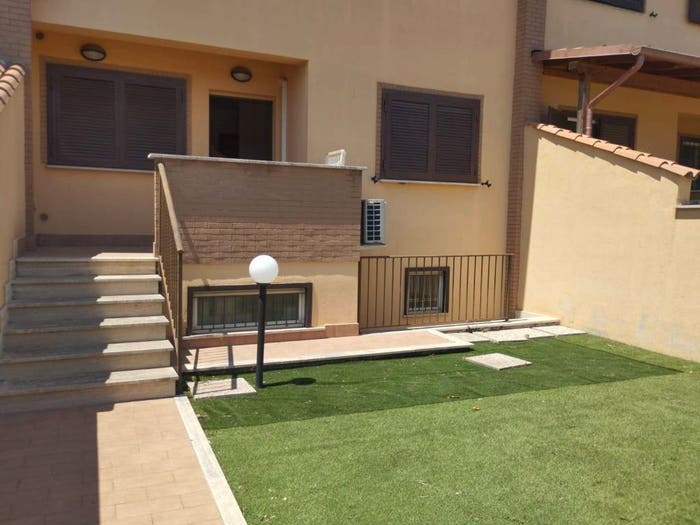 Casa quadrilocale in vendita in Viale Fra' Andrea di Giovanni, Dragona, Roma
