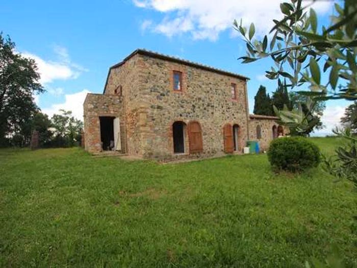 Casa con 6 locali in vendita in Pomarance