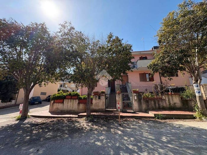 Casa quadrilocale in vendita in Traversa VIII Crotone, Catanzaro Lido, Catanzaro