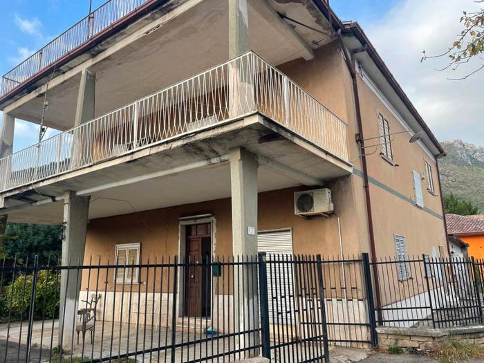Casa con 6 locali in vendita in Strada Vicinale Avisi, Presenzano