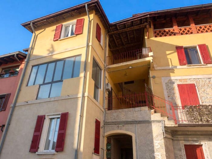 Appartamento bilocale in vendita in Via Marzo, Erba