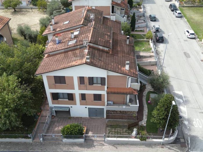 Casa con 6 locali in vendita in Scorcelletti, Castelbellino