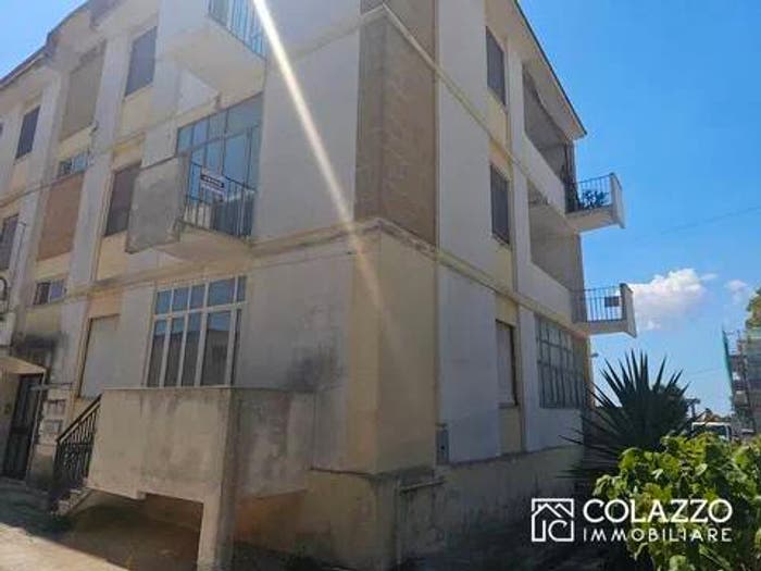 Appartamento con 5 locali in vendita in Via Achille Grandi, Casarano