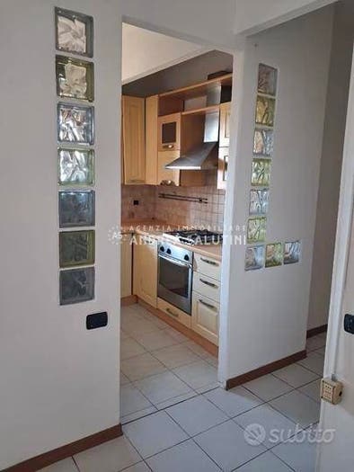 Appartamento trilocale in vendita in Via Giosuè Carducci, Centro, Pontedera