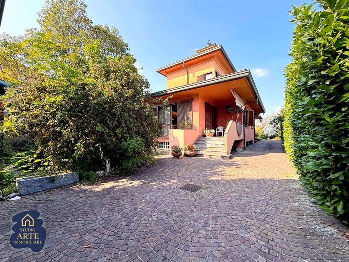 Casa con 6 locali in vendita in Via Vincenzo Monti, Centro, Fino Mornasco