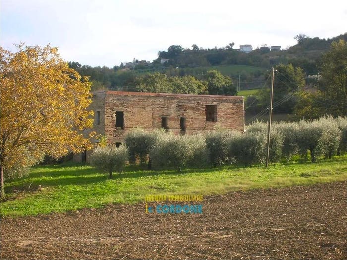 Casa con 6 locali in vendita in Montegiorgio
