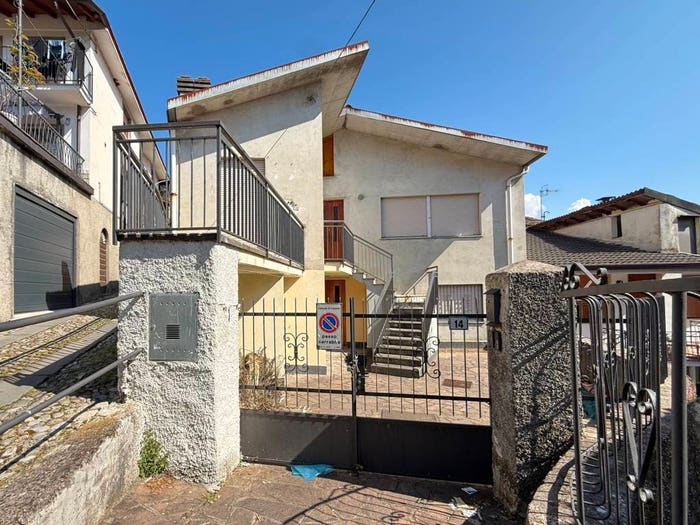 Casa quadrilocale in vendita in Via Broli, Casazza