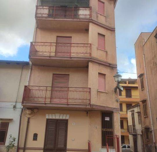 Casa in vendita in Via Della Torre, Montelepre