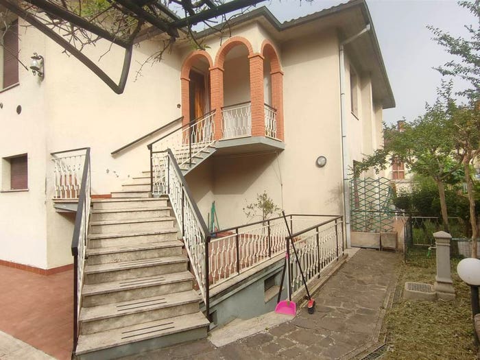 Casa con 6 locali in vendita in Piazza Aurelio Melizio, Chiusi Scalo, Chiusi