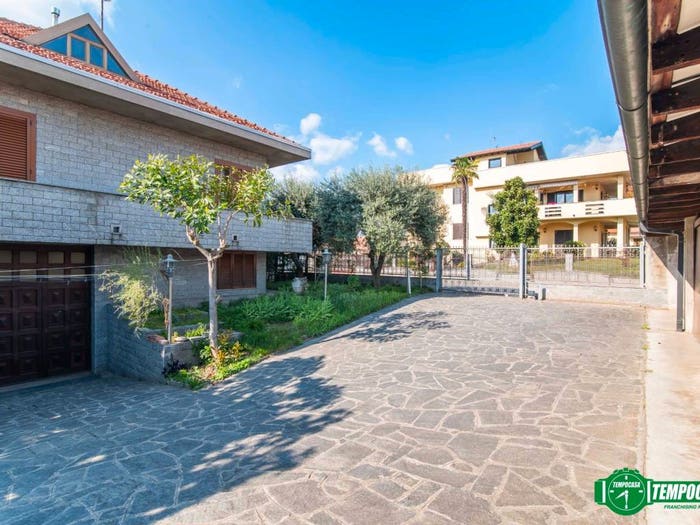 Casa trilocale in vendita in Via Firenze, Canegrate