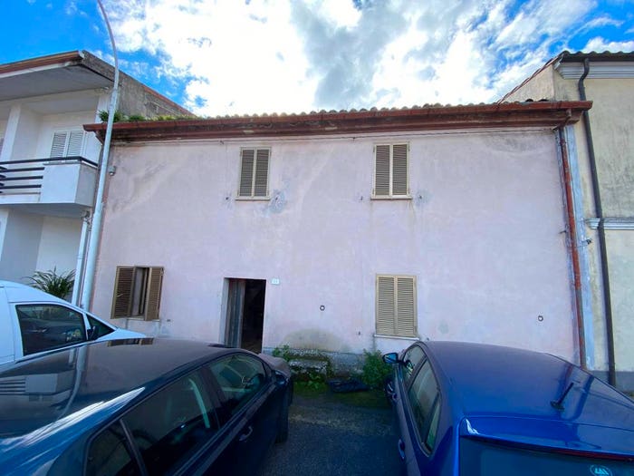 Casa con 6 locali in vendita in Piazza Settembre, Centro, Abbasanta