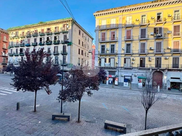 Appartamento trilocale in vendita in Via Alessandro Poerio, Tribunali, Napoli