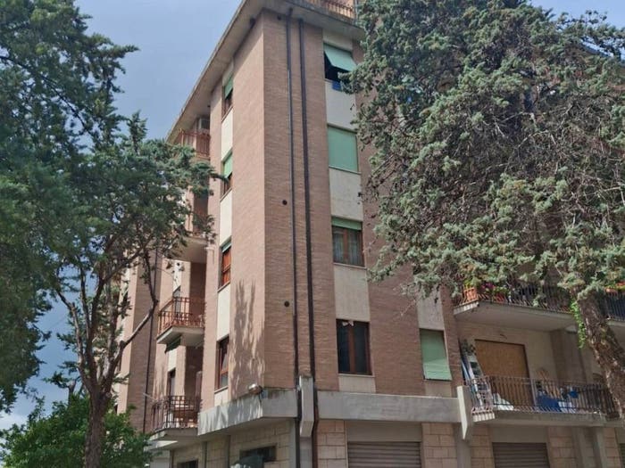 Casa quadrilocale in vendita in Via dei Martiri, Viale Roma, Foligno