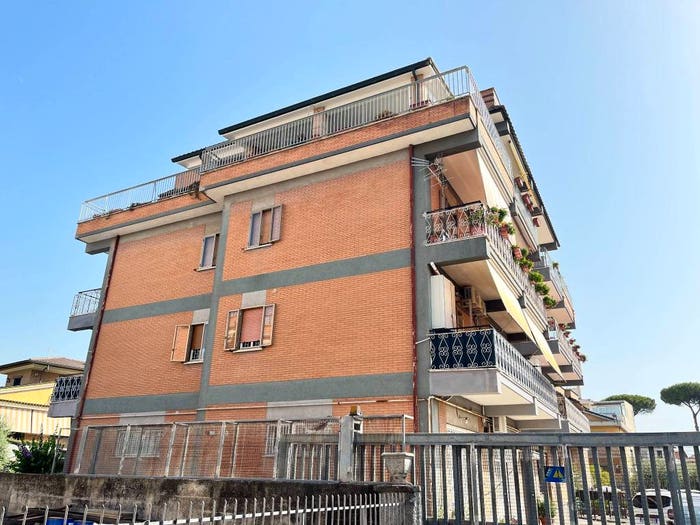 Appartamento quadrilocale in vendita in Via del Padiglione, Borghesiana, Roma