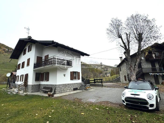 Casa con 6 locali in vendita in Frazione Trochey e Meytere, Ayas