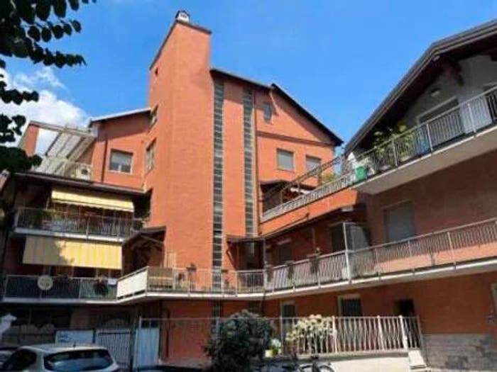 Appartamento trilocale in vendita in Via San Carlo, Centro, Garbagnate Milanese