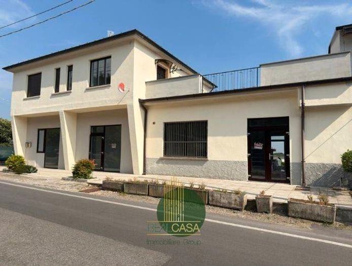 Casa quadrilocale in vendita in Via Casarico, Casarico, Montano Lucino