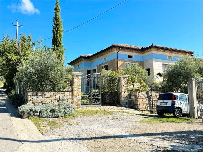 Casa con 6 locali in vendita in Moio della Civitella