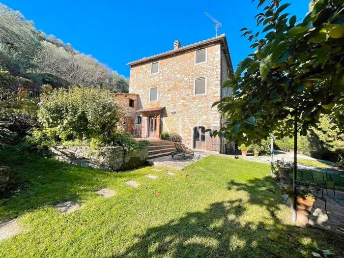 Casa con 6 locali in vendita in Massa Pisana Vicopelago, Lucca