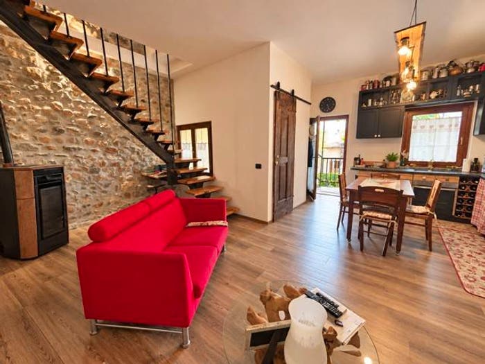 Casa bilocale in vendita in Via Gastaldi, Cuasso Al Piano, Cuasso al Monte
